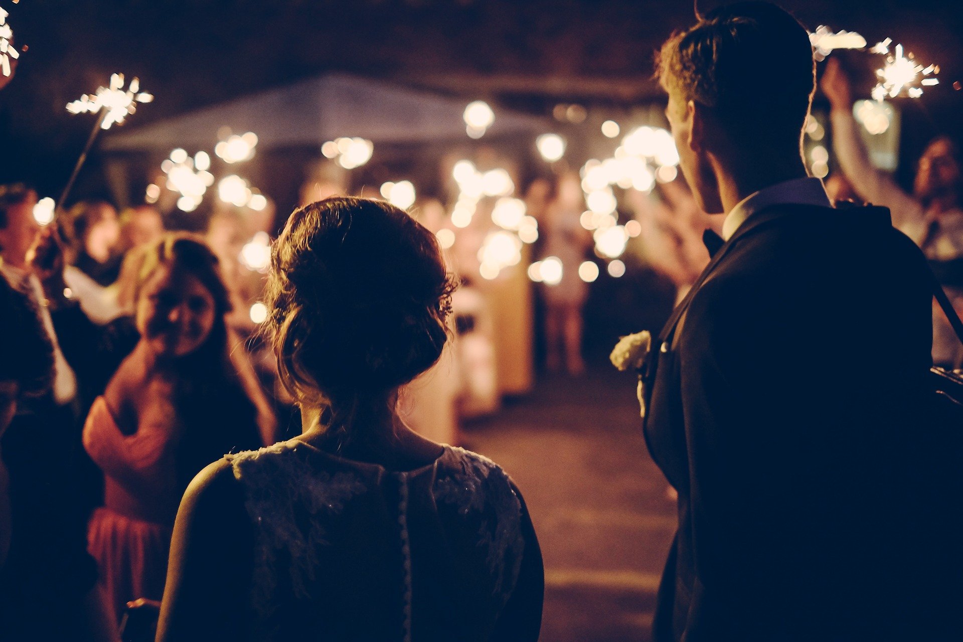 Bild einer Hochzeit bei Nacht
